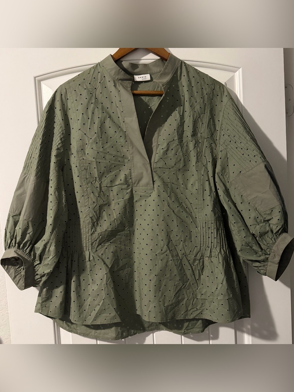 Akris Punto Olive Eyelet Pintuck Balloons 3/4 Sleeve Blouse